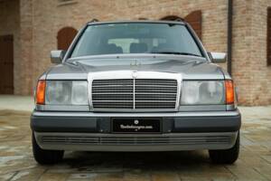 Imagen 3/50 de Mercedes-Benz 200 TE (1992)