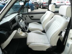 Image 10/23 of Volkswagen Golf Mk I Convertible 1.8 (1992)