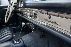 Image 19/38 de Mercedes-Benz 300 SL Roadster (1961)
