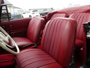 Imagen 11/26 de Mercedes-Benz 220 SE b (1963)