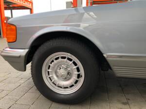 Afbeelding 13/15 van Mercedes-Benz 500 SEL (1983)
