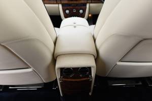 Image 42/50 of Rolls-Royce Phantom VII (2016)