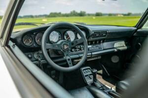 Image 4/8 of Porsche 911 Carrera 4 (1989)