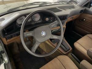 Bild 5/7 von BMW 520i (1982)