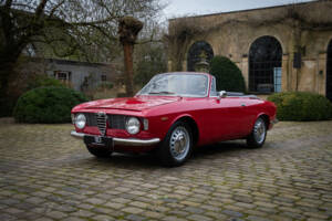 Image 3/21 de Alfa Romeo Giulia 1600 GTC (1966)