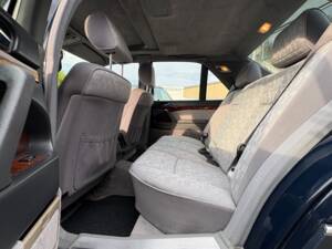 Immagine 12/28 di Mercedes-Benz 400 SE (1992)