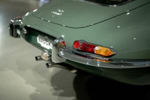 Image 15/50 de Jaguar Type E 4.2 (1966)