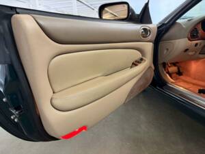 Image 26/26 of Jaguar XKR (2000)