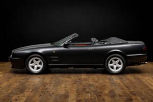 Immagine 2/17 di Aston Martin Virage Volante (1994)