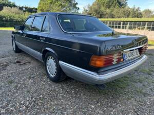 Bild 6/8 von Mercedes-Benz 560 SEL (1988)