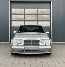Bild 2/4 von Mercedes-Benz E 500 (1994)
