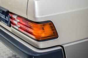 Bild 23/50 von Mercedes-Benz 190 D 2.5 Turbo (1989)