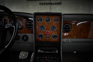 Bild 42/77 von Bentley Azure (2001)