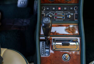 Image 18/26 of Bentley Continental R (1994)