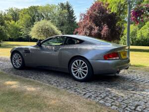 Image 11/40 of Aston Martin V12 Vanquish (2002)