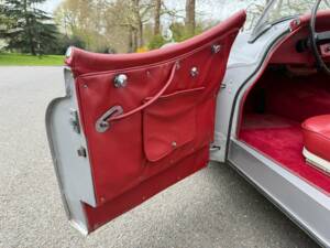 Image 32/50 of Jaguar XK 120 OTS (1953)