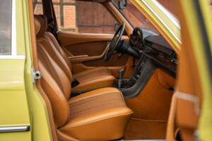 Afbeelding 33/75 van Mercedes-Benz 280 SE (1976)