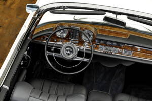 Imagen 10/25 de Mercedes-Benz 300 SE (1963)