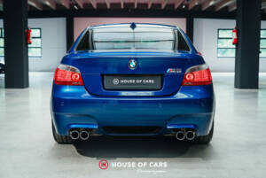 Image 8/25 of BMW M5 (2005)