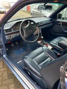 Bild 10/79 von Mercedes-Benz 200 CE (1993)