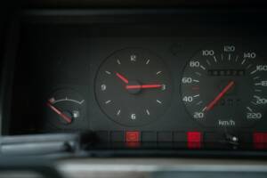 Image 43/50 de Volvo 780 Bertone 2.4 TD (1987)
