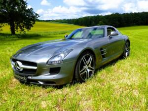 Mercedes-Benz SLS AMG  Coupé Flügeltürer alubeam silver (MB 047) 2010