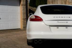 Bild 35/50 von Porsche Panamera 4S (2010)