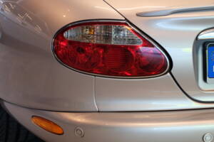 Bild 23/36 von Jaguar XKR (2001)