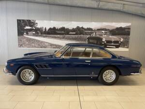 Image 1/20 of Ferrari 330 GT 2+2 (1967)