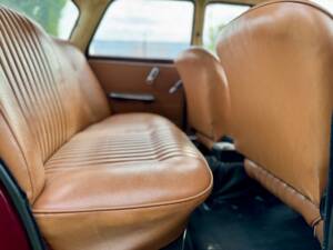 Image 17/24 of Alfa Romeo Giulia 1300 Super (1972)
