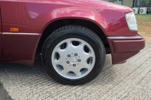 Bild 25/28 von Mercedes-Benz E 320 T (1993)