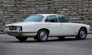 Image 3/50 of Jaguar XJ 6 4.2 (1972)