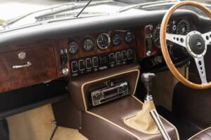 Immagine 23/50 di Jaguar Type E V12 (1973)