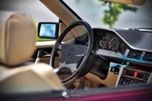Bild 75/79 von Mercedes-Benz E 220 (1996)