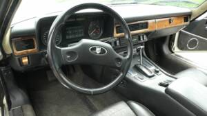 Image 2/8 of Jaguar XJ-S H.E. (1989)
