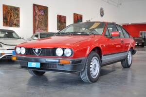 Bild 9/29 von Alfa Romeo GTV 2.0 (1984)