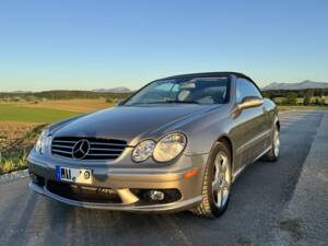 Immagine 4/17 di Mercedes-Benz CLK 500 (2005)