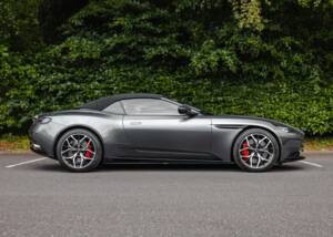 Image 32/39 of Aston Martin DB 11 Volante (2018)