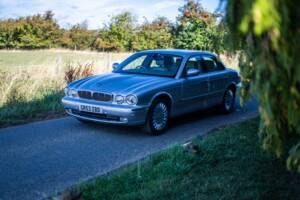 Image 11/50 of Jaguar XJ 8 4.2 (2003)