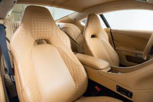 Image 20/32 of Aston Martin Vanquish (2013)