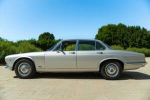 Image 4/50 de Jaguar XJ 6 4.2 (1970)