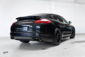 Image 5/31 of Porsche Panamera Turbo (2010)