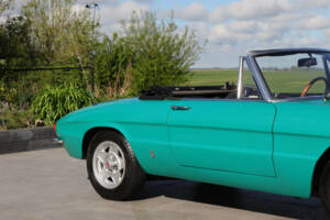 Image 9/50 of Alfa Romeo 1750 Spider Veloce (1969)