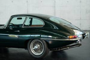 Image 15/50 de Jaguar E-Type (1970)