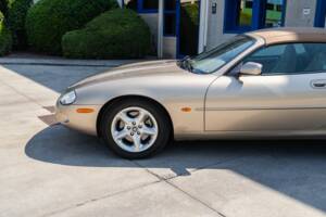 Image 11/91 de Jaguar XK8 4.0 (2000)