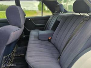 Afbeelding 30/42 van Mercedes-Benz 300 E (1986)