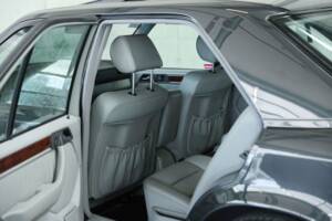 Bild 23/50 von Mercedes-Benz 500 E (1993)