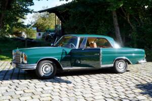 Image 5/17 de Mercedes-Benz 280 SE 3,5 (1970)