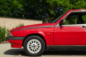 Image 21/47 of Alfa Romeo 75 1.6 (1991)