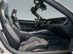 Image 6/8 of Porsche 911 Turbo S (2020)